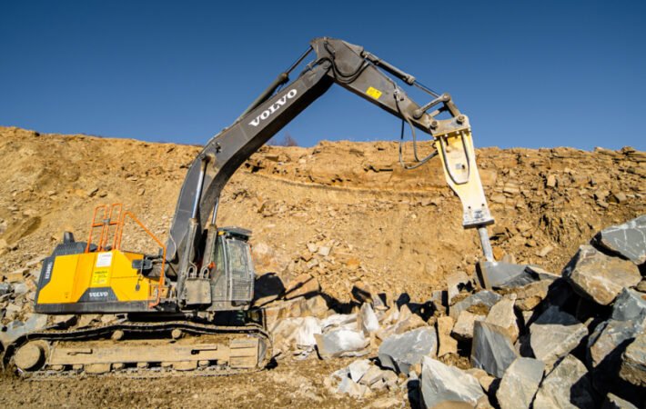 Wykorzystanie młotów hydraulicznych w kopalniach kruszyw