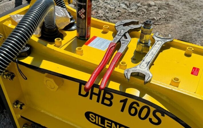 Młot hydrauliczny nie kuje