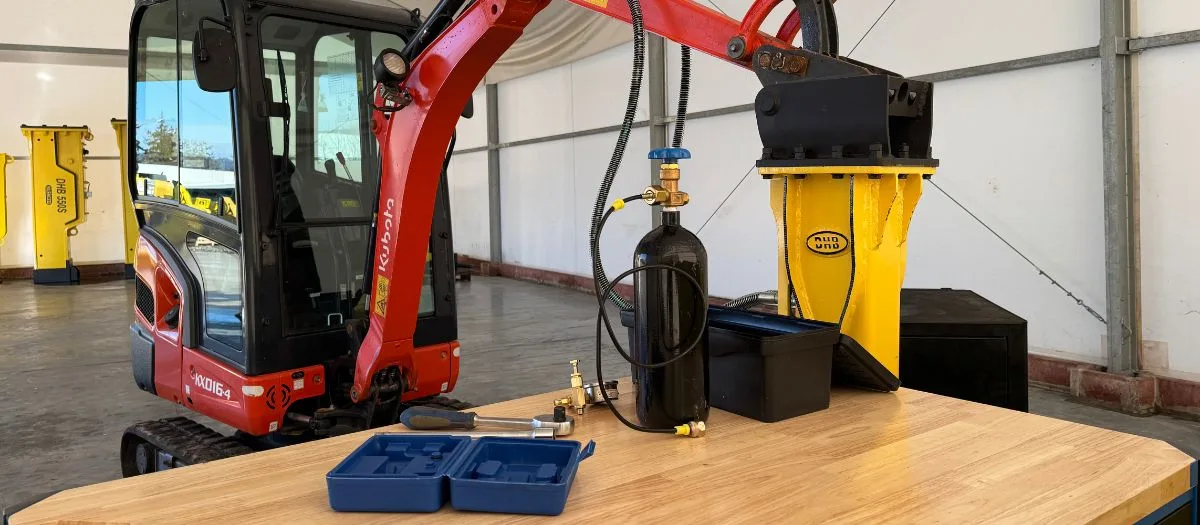 Sprawdzanie i uzupełnianie azotu w młotach hydraulicznych
